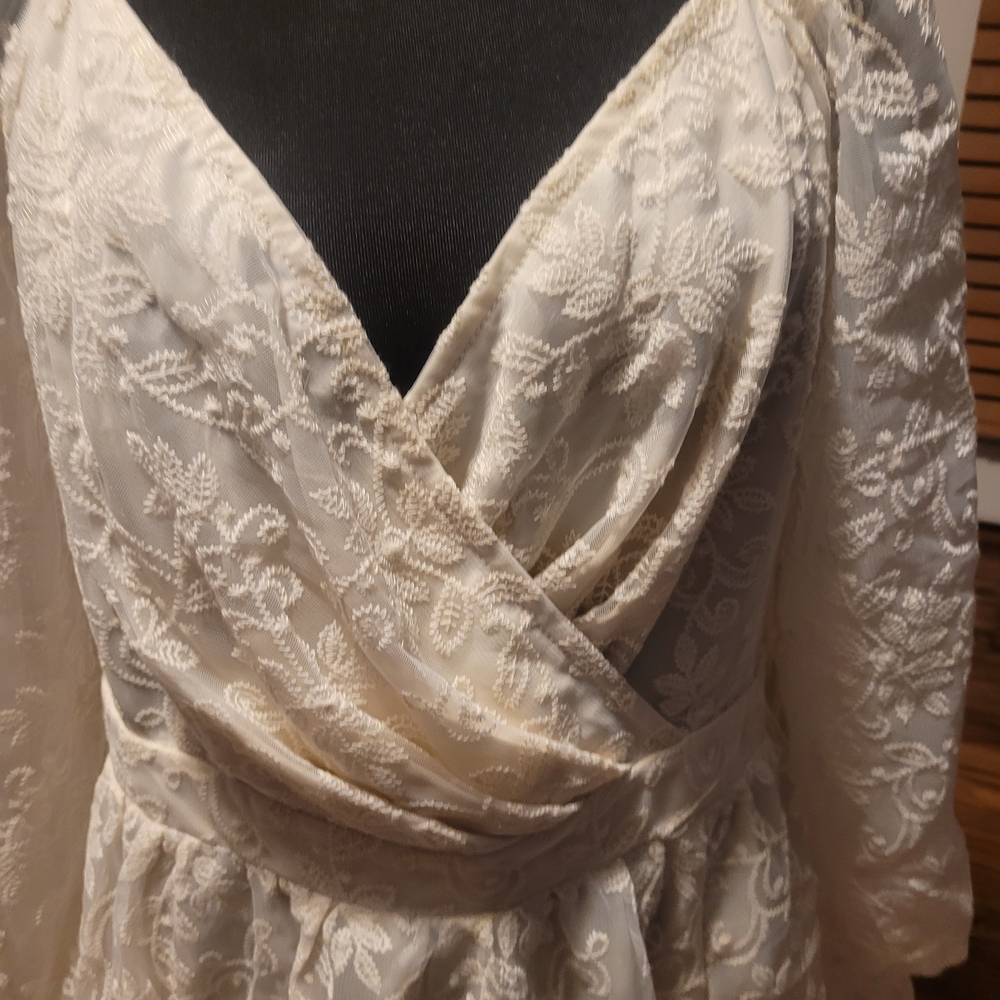 Ivory Lace Wedding Dress - Picture 2 of 13